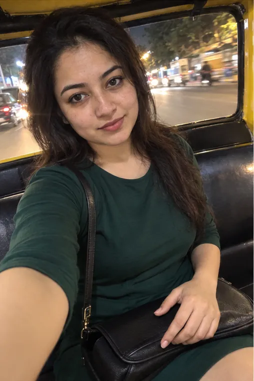 Rentadolls.net girl on her way in a Bangalore auto rickshaw